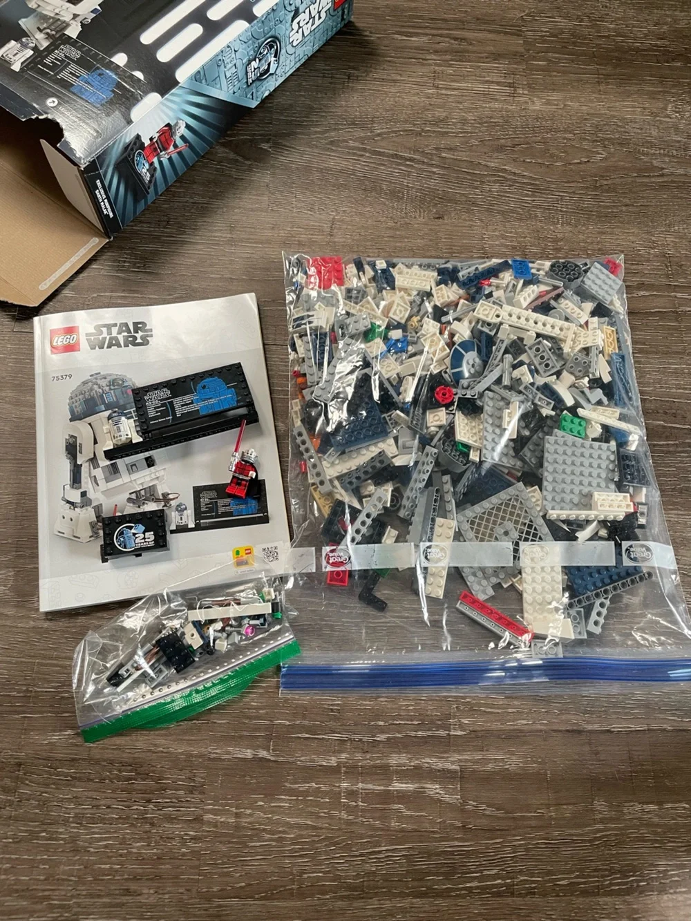 LEGO Star Wars R2-D2 Building Set - Open, used. - Picture 9 of 11